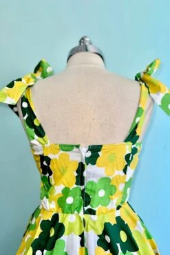 Green Mod Floral Sarah Dress By Heart Of Haute -MODERN MILLIE Shop E035E20A D0B2 419D AB4B D3338CBA3DF1