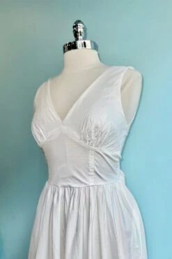 White Lysandra Midi Dress By Timeless London -MODERN MILLIE Shop E2EE4D80 C6E6 475E 9E83 13AB27A388A7