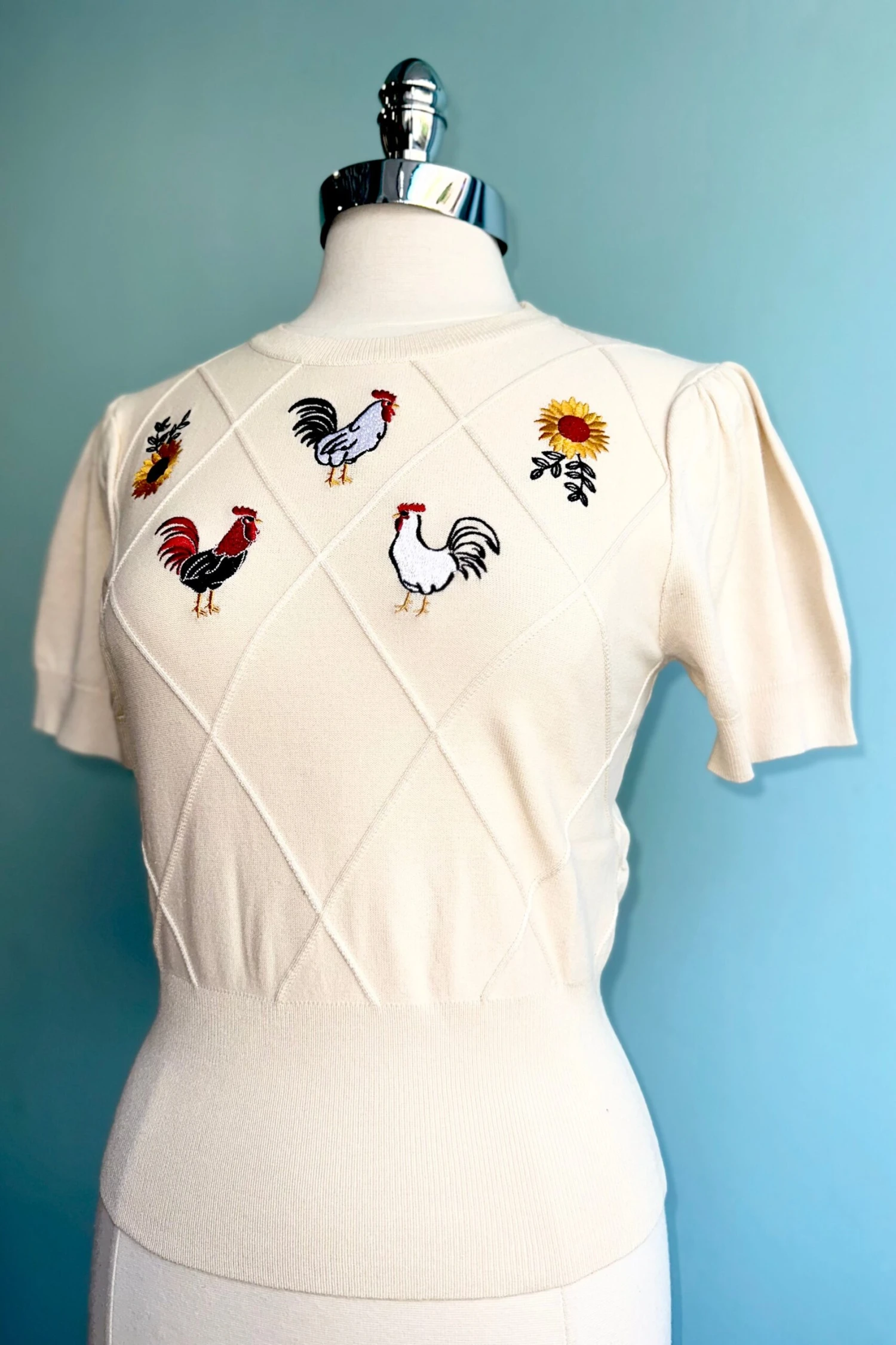 Cream Embroidered Chicken Short Sleeve Sweater Cream Embroidered Chicken Short Sleeve Sweater -MODERN MILLIE Shop E4A80BD2 7906 47BC B614 8A5421BC0404 scaled