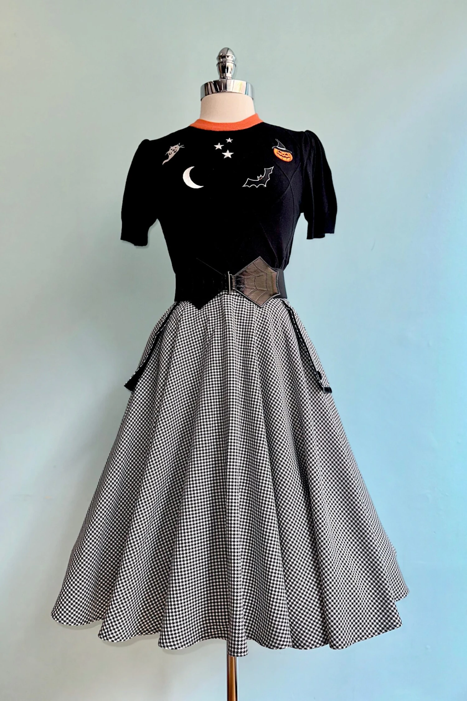 Vintage Halloween Short Sleeve Sweater Vintage Halloween Short Sleeve Sweater -MODERN MILLIE Shop EC36198E 2A97 43D6 BC8F 7BB1939CB5AE scaled