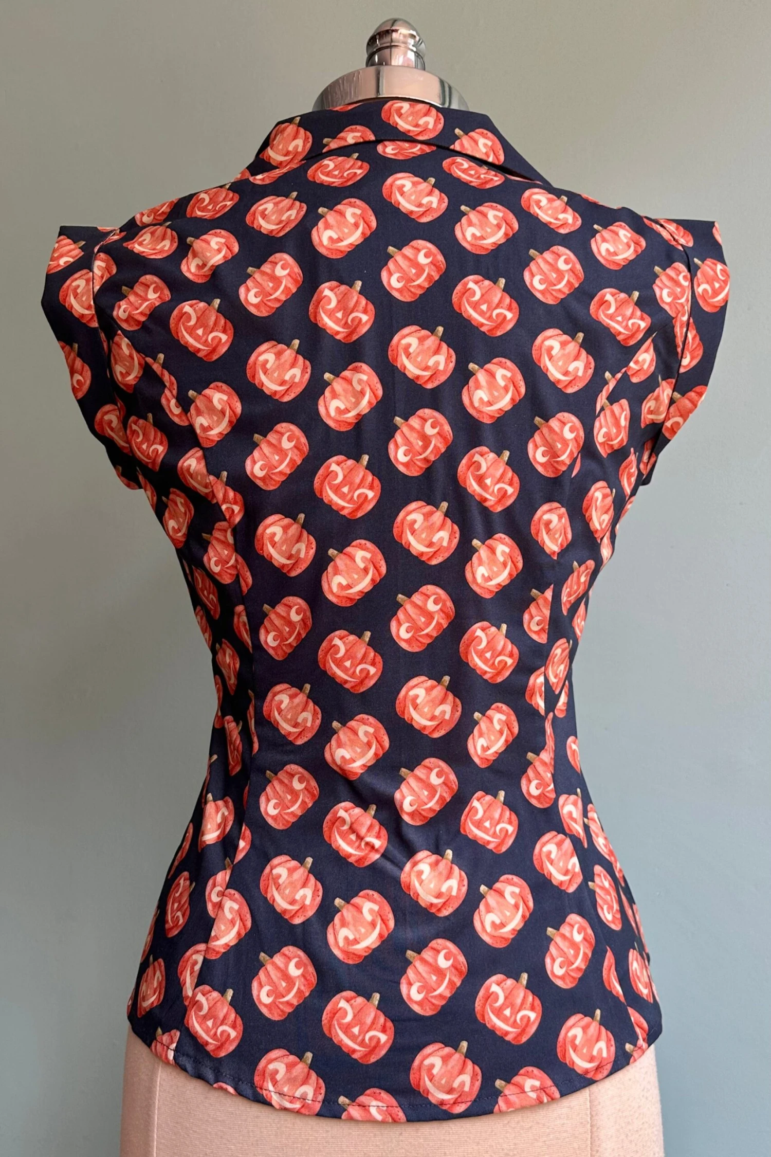 Jack-O’-Lanterns Erika Blouse by Heart of Haute Jack-O’-Lanterns Erika Blouse By Heart Of Haute -MODERN MILLIE Shop EEEED96C 802F 4B27 B74A 9CB9ECCAEA18 scaled