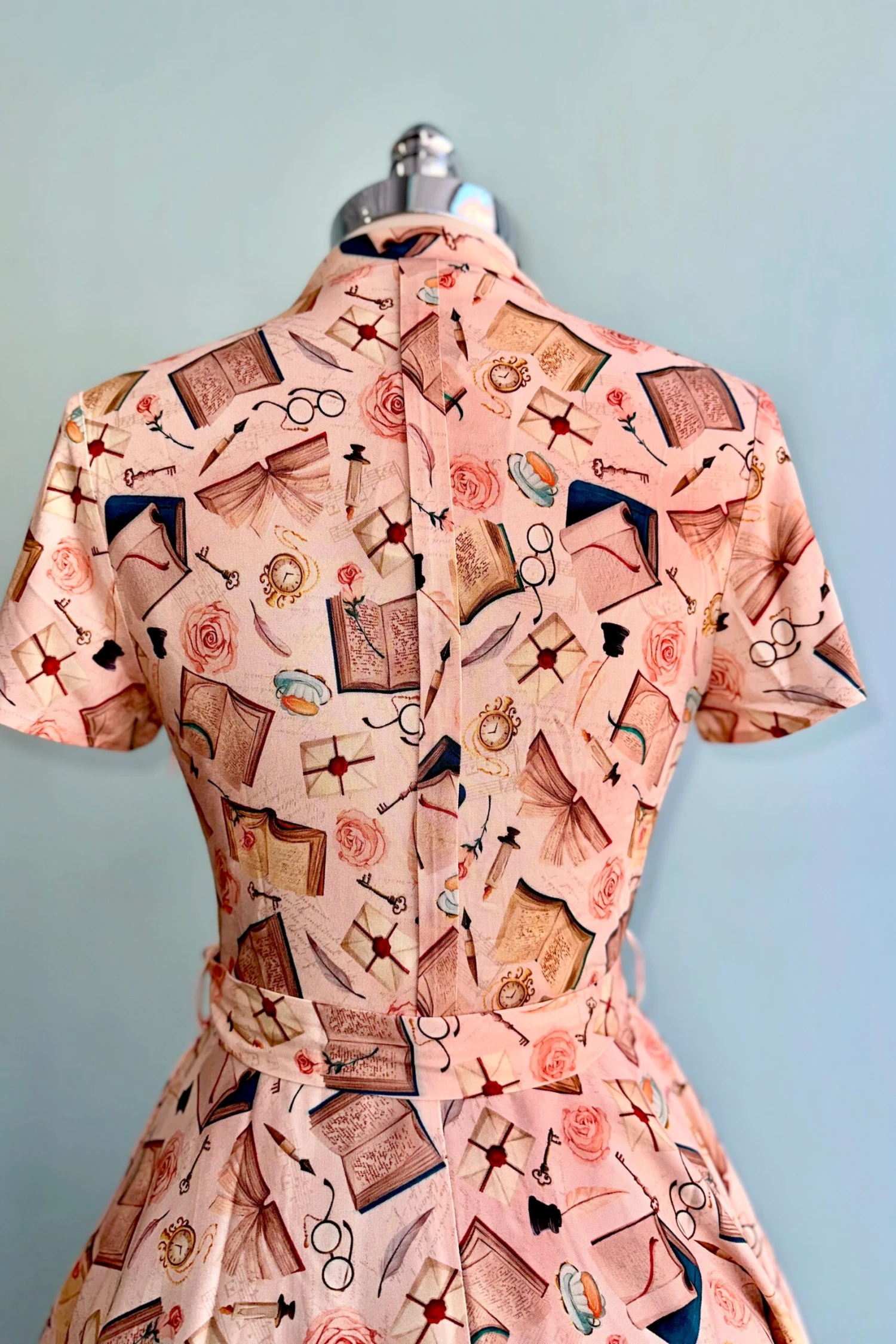 Vintage Books Short Sleeve Rose Dress in Pink by Miss Lulo Vintage Books Short Sleeve Rose Dress In Pink By Miss Lulo -MODERN MILLIE Shop F83C6551 DD53 4C06 BCDD 5BC58B85C037 scaled