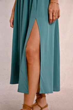 Teal Green Puff Sleeve Smocked Midi Dress By Molly Bracken 4 Teal Green Puff Sleeve Smocked Midi Dress By Molly Bracken -MODERN MILLIE Shop R1712DPEMERALDGREEN MATIERE