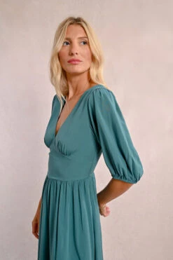 Teal Green Puff Sleeve Smocked Midi Dress By Molly Bracken 5 Teal Green Puff Sleeve Smocked Midi Dress By Molly Bracken -MODERN MILLIE Shop R1712DPEMERALDGREEN ZOOM