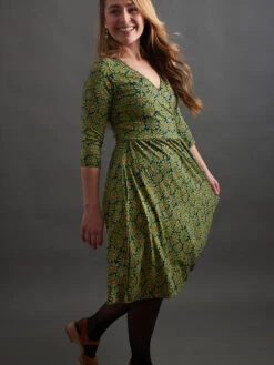 Olive Floral Callie Wrap Dress By Mata Traders -MODERN MILLIE Shop c80ff6d5914a9e0128e60d011e6a89662d34f53eae6315fb2aff88bca16171c9