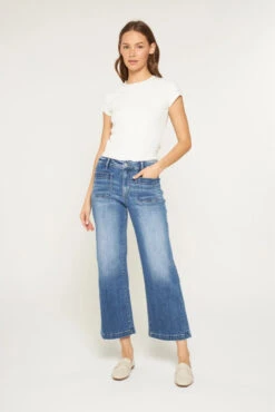Patch Pocket Cropped Wide Leg Jeans By Mica Denim -MODERN MILLIE Shop d3062539cc8230e7b336fdc2f28208c05265357ed26f48d0d80c3c2e91095103