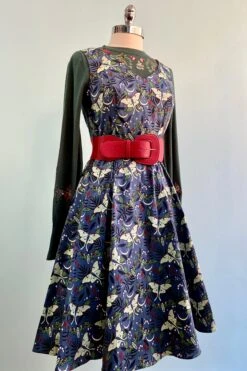 Green Nocturnal Moth V-Neck Dress By Eva Rose -MODERN MILLIE Shop image 64736d75 b8e4 442a 9ac2 98657c702ba8