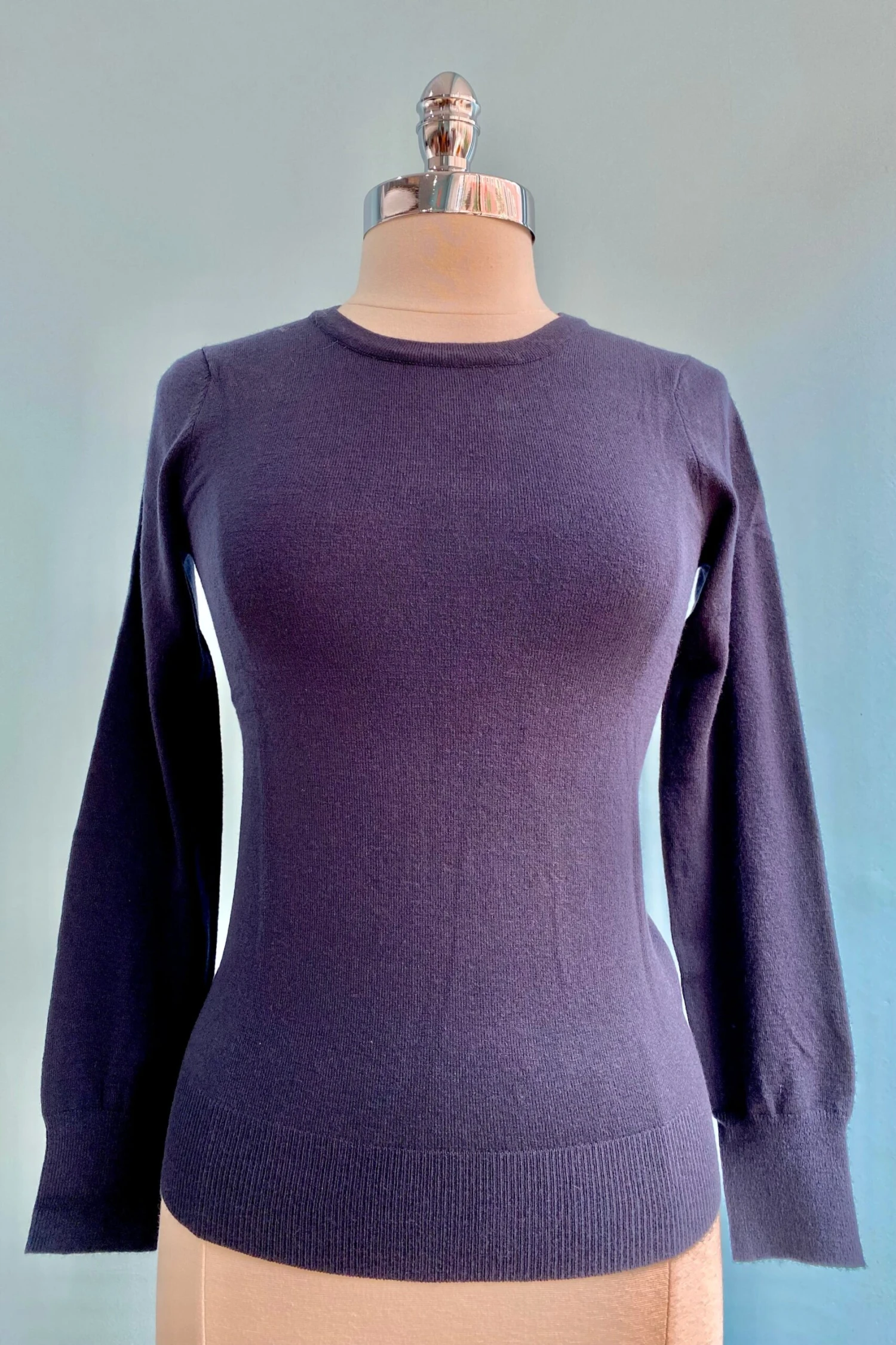 Navy Long Sleeve Knit Pullover Sweater Navy Long Sleeve Knit Pullover Sweater -MODERN MILLIE Shop image f2cefab1 aad2 47ec 8d87 5c173eaac5f2 scaled